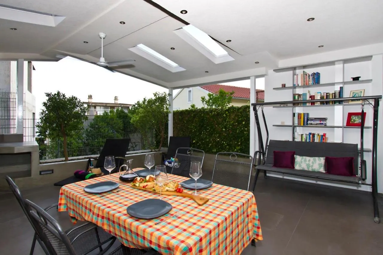 Luxury Apt With Roofed Patio Near Beach & Center Spalato Appartamento