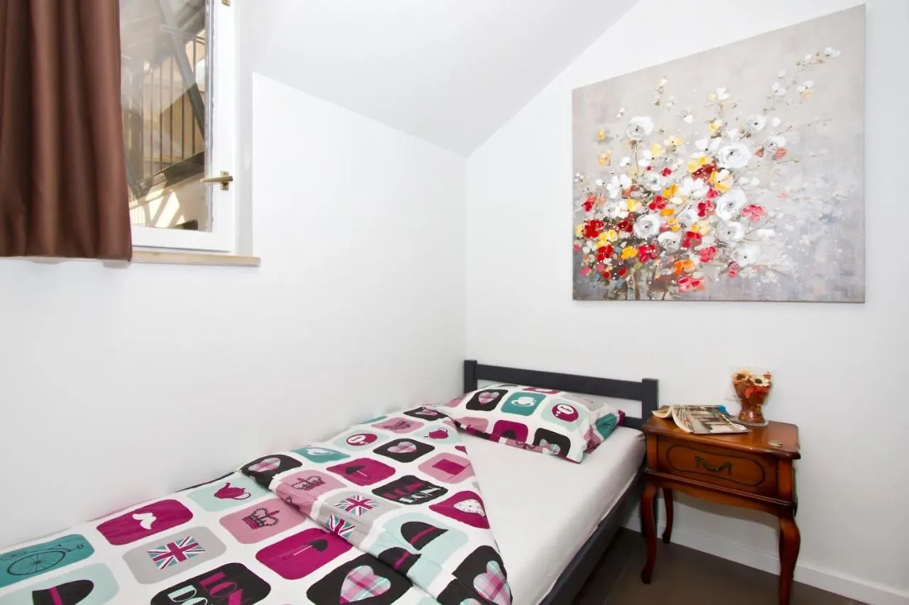 Apartment Luxury Apt With Roofed Patio Near Beach & Center Split