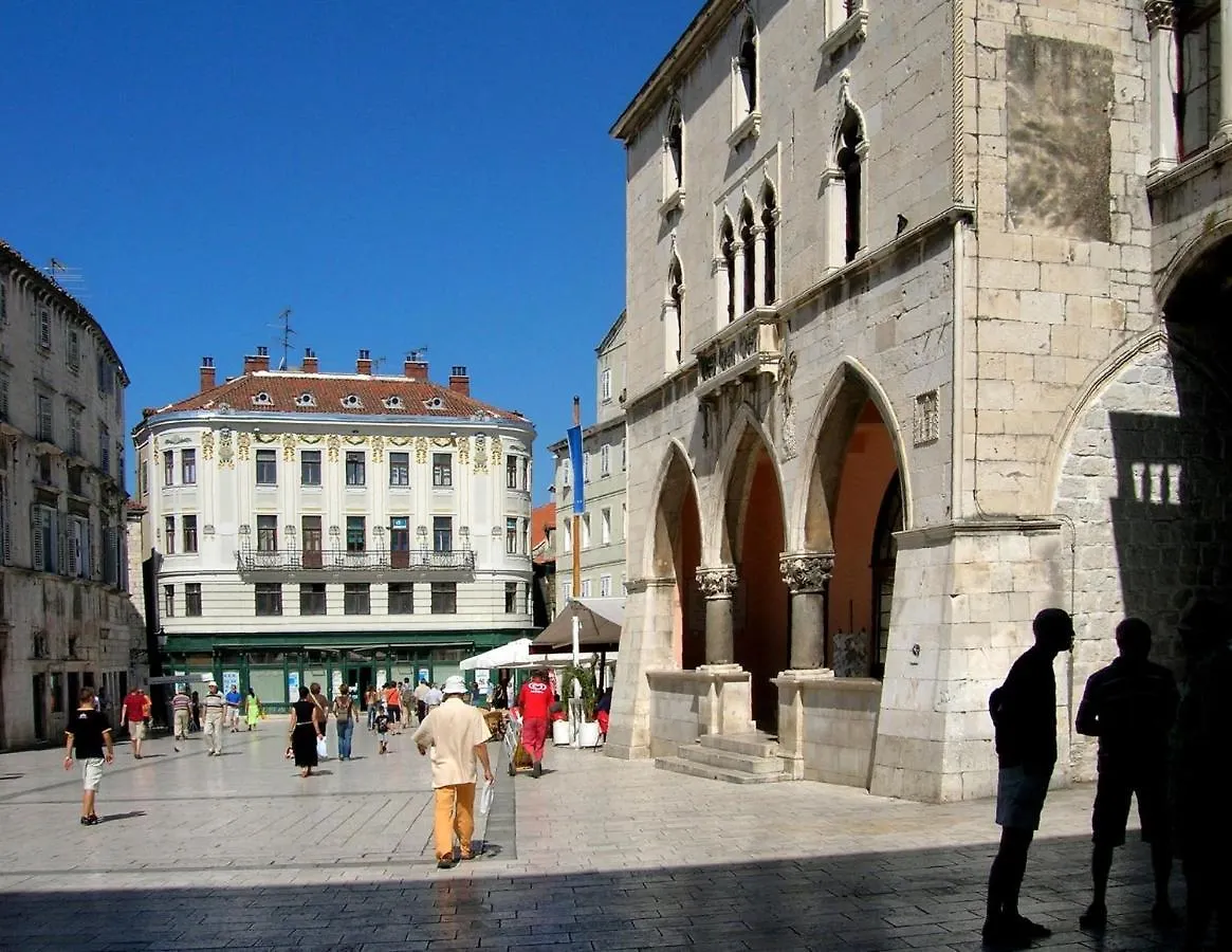 Luxury Apt With Roofed Patio Near Beach & Center Split 0*,  Croatia