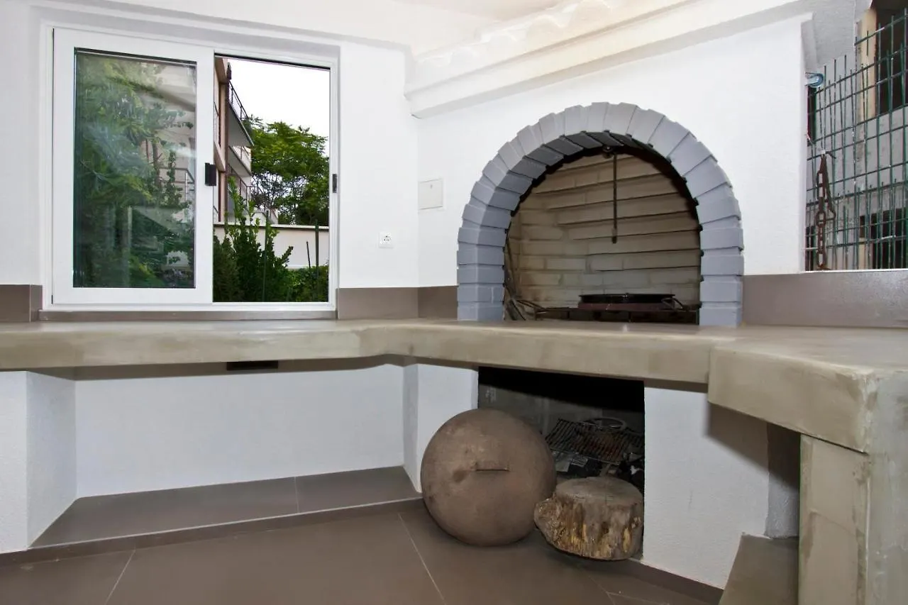 Apartment Luxury Apt With Roofed Patio Near Beach & Center Split